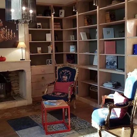 Вилла Domaine De Lamblardie *