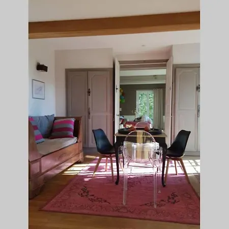 Вилла Domaine De Lamblardie Gardes-le-Pontaroux